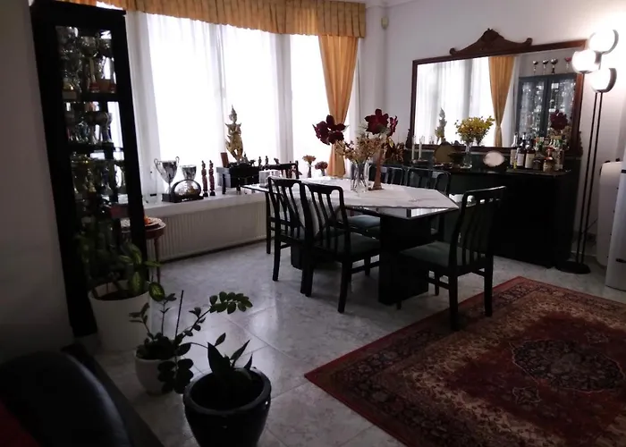 ヴィラ In Panorama, Thessaloniki, With A Swimming Pool. Host: Mr. George テッサロニキ