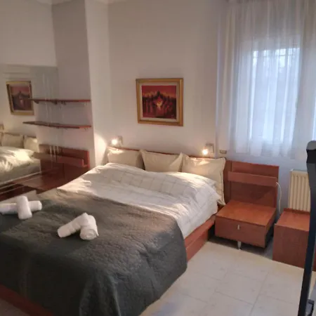 Вилла In Panorama, Thessaloniki, With A Swimming Pool. Host: Mr. George
