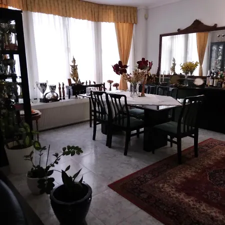빌라 In Panorama, Thessaloniki, With A Swimming Pool. Host: Mr. George 테살로니키