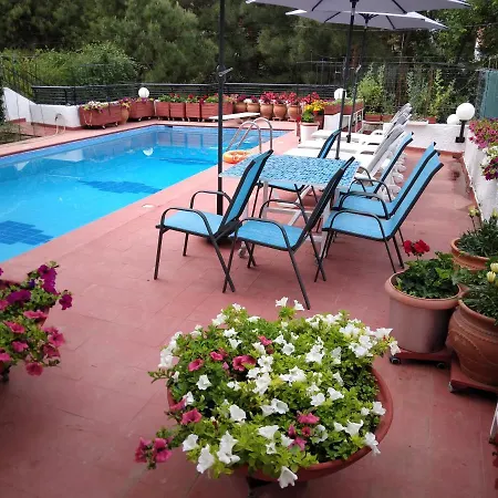 빌라 In Panorama, Thessaloniki, With A Swimming Pool. Host: Mr. George