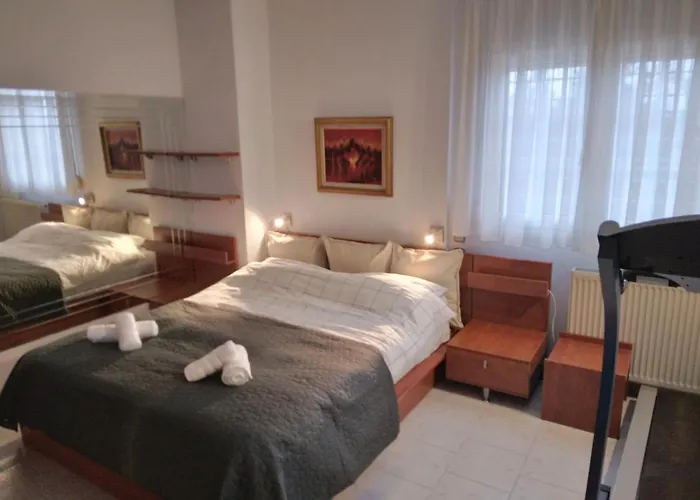 וילה In Panorama, Thessaloniki, With A Swimming Pool. Host: Mr. George