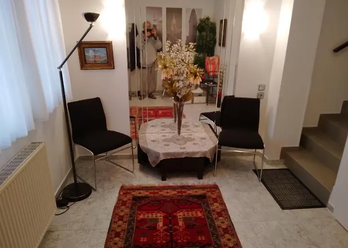 Villa In Panorama, Thessaloniki, With A Swimming Pool. Host: Mr. George *